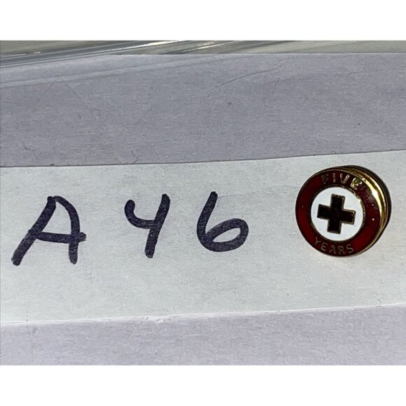 Vintage Five Years Red Cross Service Pin Red & Gold Metal With Clasp - Picture 4 of 4